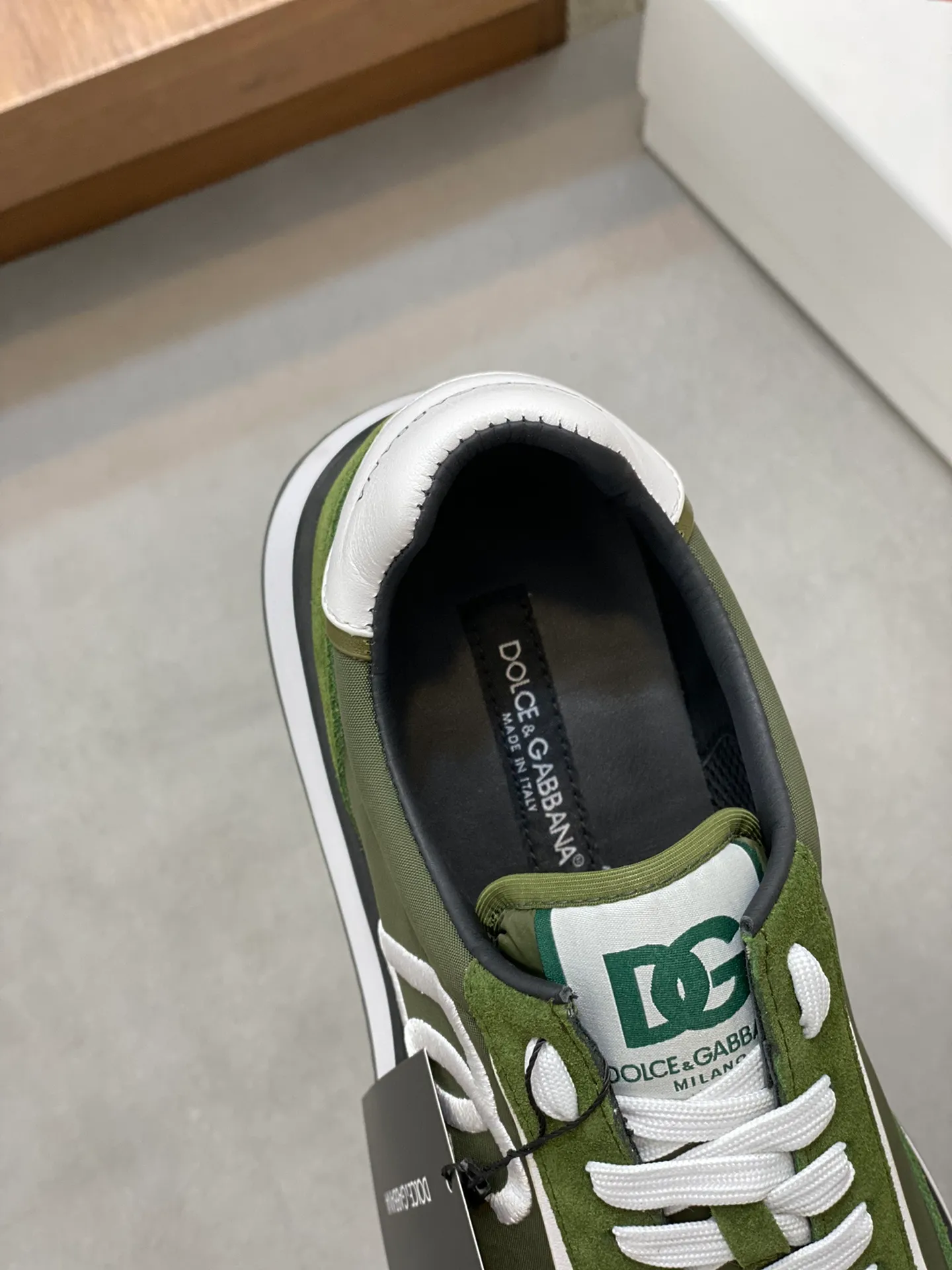Men's Men's Shoes💰440【New Style】🐝🐝DG••New••Dolce&G*_dgDolce&G*_dgDolce & G*_dg 2024 Early Spring New Men's Lace-up Leather Casual Sports Shoes Made of imported suede cowhide spliced ​​with waterproof fabric, mixed and matched color design, a fashionable and energetic sports shoe that easily meets the needs of modern dressing and highlights the contemporary lifestyle style. The foot is fully lined with cowhide for greater comfort. The tongue and heel are decorated with logos. It is equipped with a rubber outsole. The heel and toe are wrapped to further protect our feet. It is a model worth buying! Size: 39-44 (customized at 38.45)
